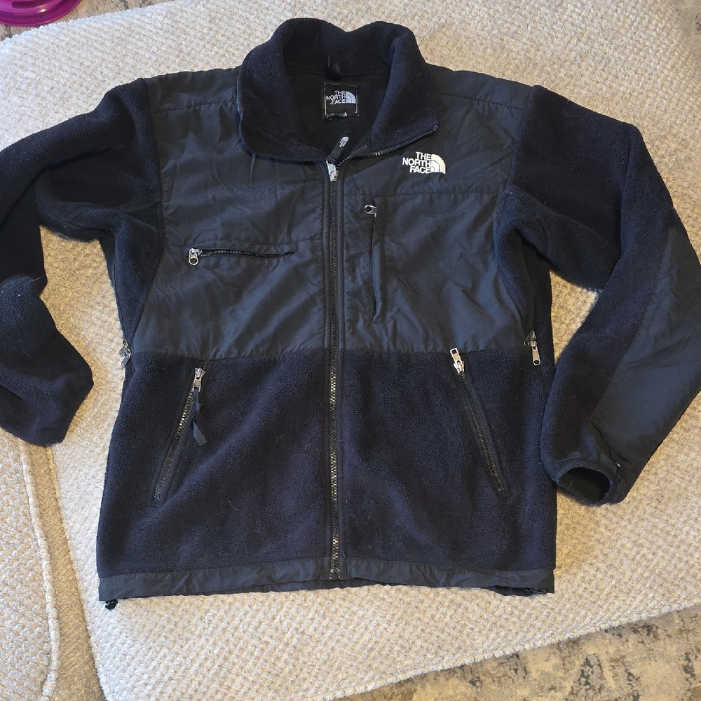 The North Face Men’s Black Lightweight Fleece Jacket